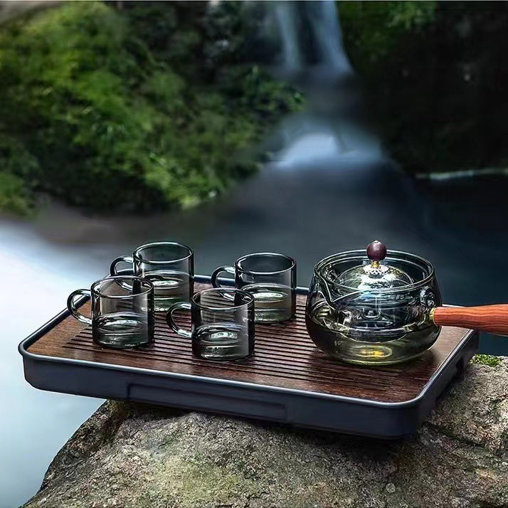 透明な茶器です