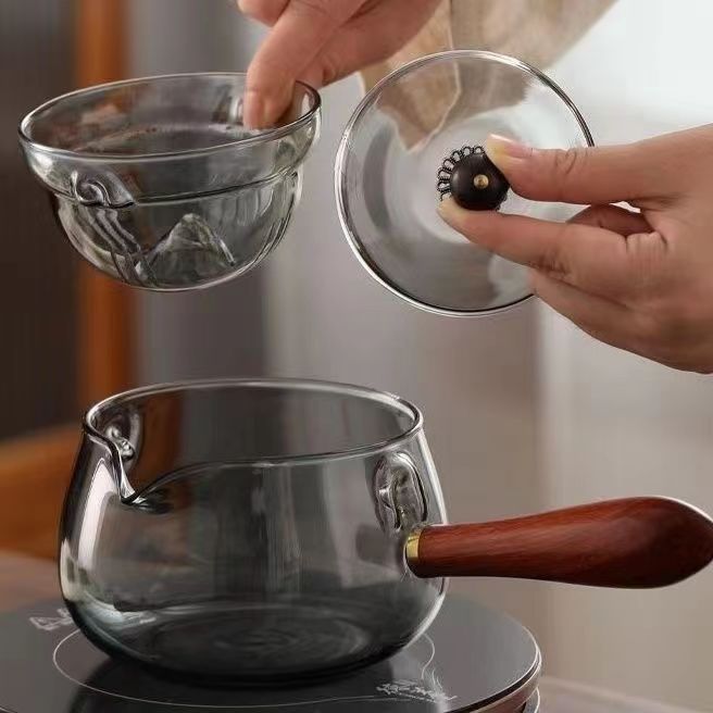 透明な茶器です
