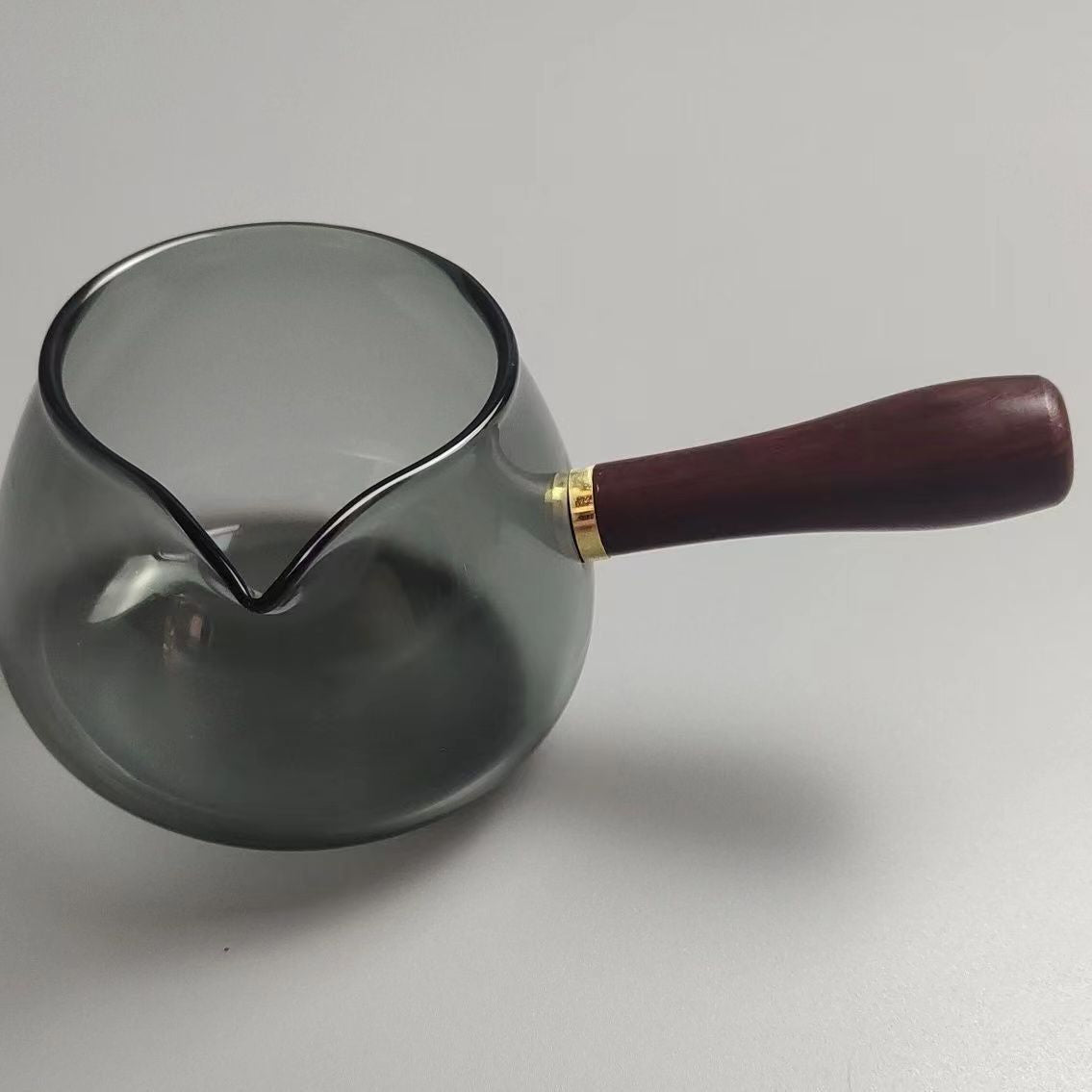 透明な茶器です