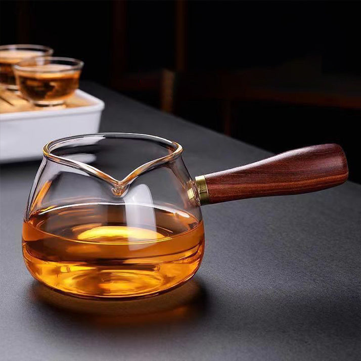 透明な茶器です